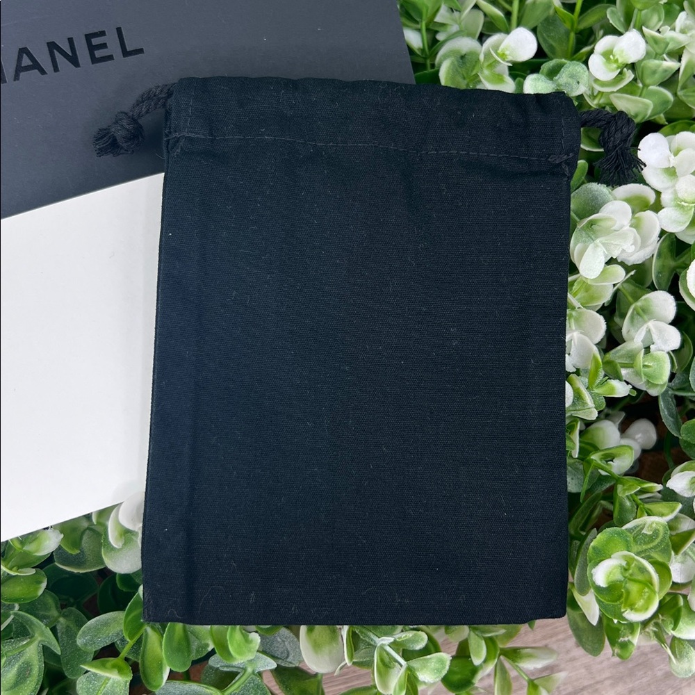 CHANEL Blank Card and Drawstring Pouch Gift Set - Picture 3 of 11